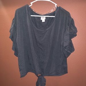 Cropped bottom tie shirt with sleeve detail